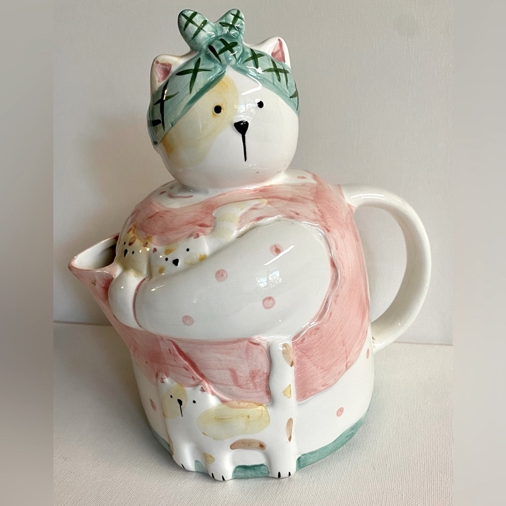 Vintage Linda Higgins Sweet Mama cat with kittens pitcher.Made 1992